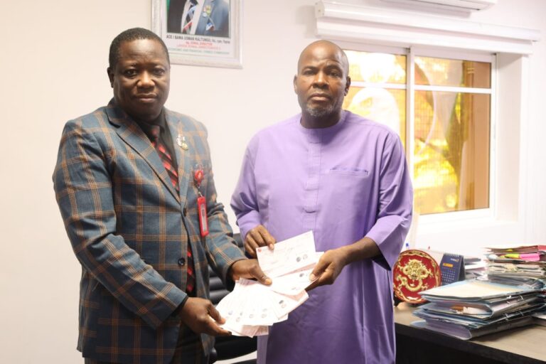 EFCC Hands Over Recovered ₦125m to Land Fraud Victim in Lagos